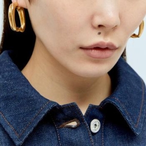 자크뮈스 Les Petites Creoles Knot 골드톤 이어링 24E241JW654 5845 270