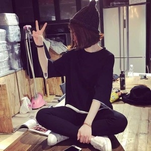 여성 여름 루즈핏 반팔 티셔츠 레이어드 패션 코디 W66F2D4_이미지