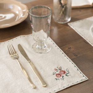 데코뷰 라인 포인트 로즈 자수 테이블매트_이미지