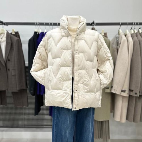 꼼빠니아 경량패딩 CADW1-WIH180이미지입니다. 누르면 해당 게시물로 새창이동합니다.