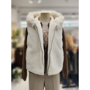 BCBG 후드 베스트 니트 B4W9Y980이미지입니다. 누르면 해당 게시물로 새창이동합니다.