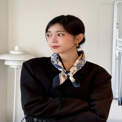 닥스 여성 네이비 플라워 패턴 실크 스카프 DCSC6E321N2