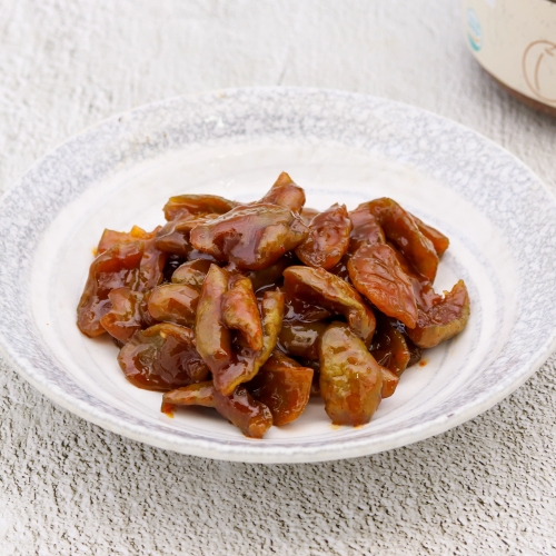 나물투데이 식품명인 국내산 자 과 맛을 담은 고추장매실 장아찌 400g_이미지