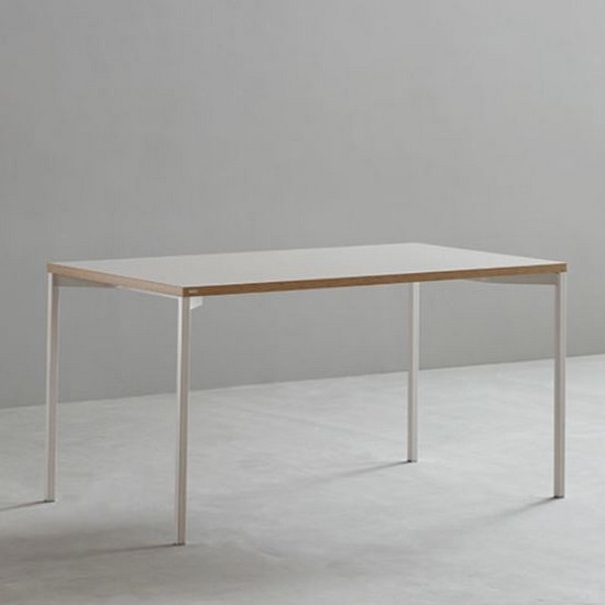 데스커 베이직 책상 (1400x800)_이미지