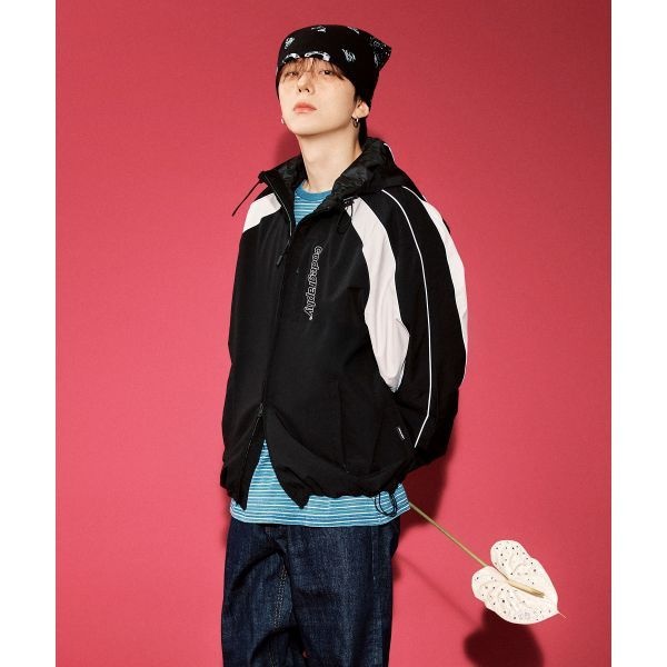 �ڵ�׶��� BESLOW SEE-THROUGH JACQUARD HIGH NECK ZIP-UP BEIGE 334616