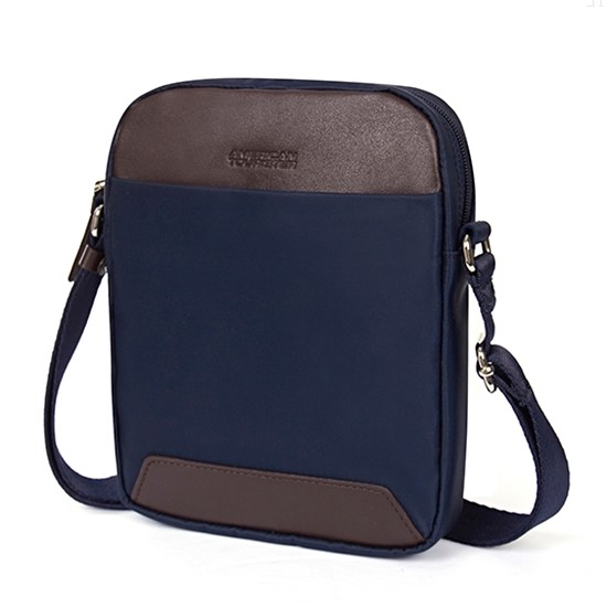 아메리칸 투어리스터 ADEN 크로스백S GE741002이미지입니다. 누르면 해당 게시물로 새창이동합니다.