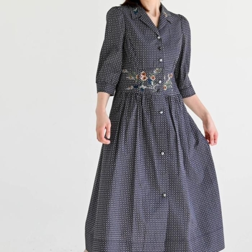 비꼴리끄 코튼 허리 디테일 자수원피스 B252WO3170이미지입니다. 누르면 해당 게시물로 새창이동합니다.