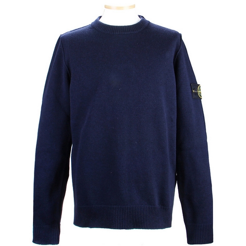 스톤아일랜드 와펜 패치 니트 7715508A3 (V0020, 네이비)이미지입니다. 누르면 해당 게시물로 새창이동합니다.