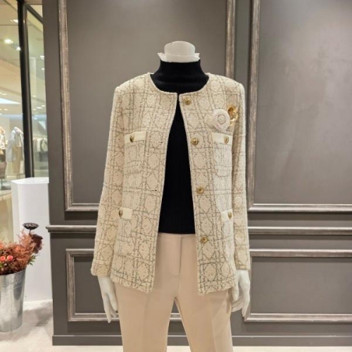 아니베에프 A62WJK430_코르사주 장식 트위드 자켓이미지입니다. 누르면 해당 게시물로 새창이동합니다.