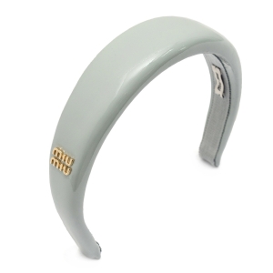 미우미우 페이턴트 가죽 헤어밴드_5IH025 069 F0591