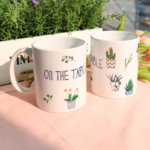 디자인 머그컵 온더테이블