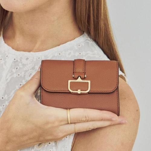 닥스 버크백 샬롯 브라운 D장식 소가죽 반지갑_DCWA5F551W2이미지입니다. 누르면 해당 게시물로 새창이동합니다.