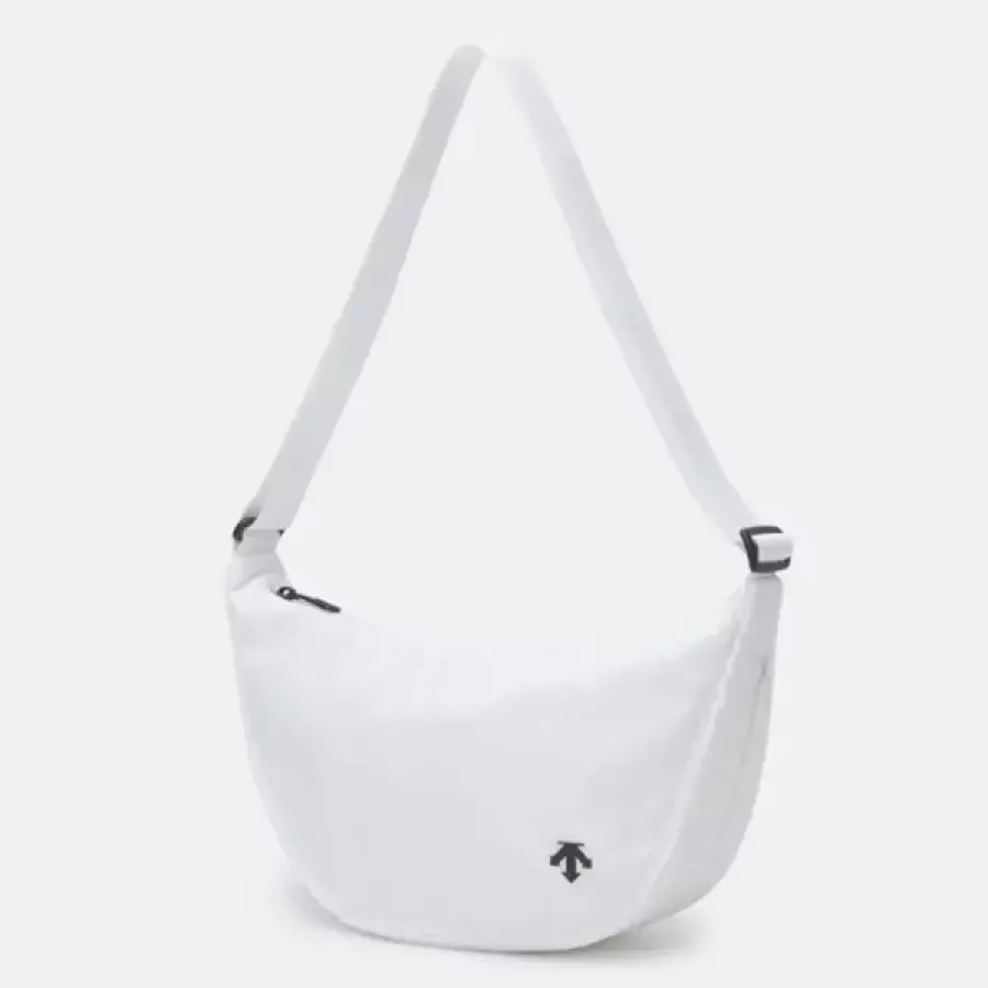데상트 스몰 경량 하프문백 SQ223UBG50WHT0 가방