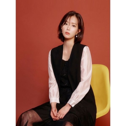 베스띠벨리 블랙 백스트랩 롱 베스트 BHVAI2711이미지입니다. 누르면 해당 게시물로 새창이동합니다.