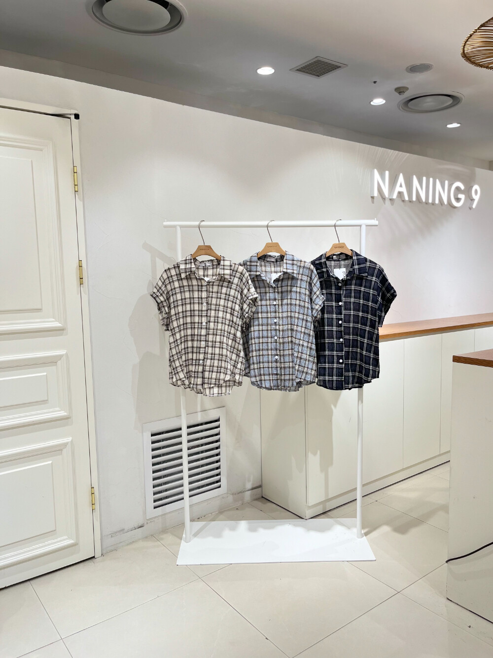 난닝구 슈포밍 남방 360623 1126B2NB01F이미지입니다. 누르면 해당 게시물로 새창이동합니다.