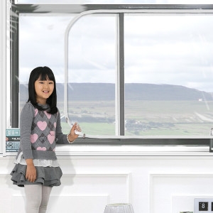 다샵 창문 지퍼 EVA방풍비닐 커튼 180x150 / 200x120이미지입니다. 누르면 해당 게시물로 새창이동합니다.