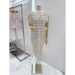 SG세계물산 에이비에프지 버튼 라운드넥 민소매 니트 원피스 ATZ3HO31H