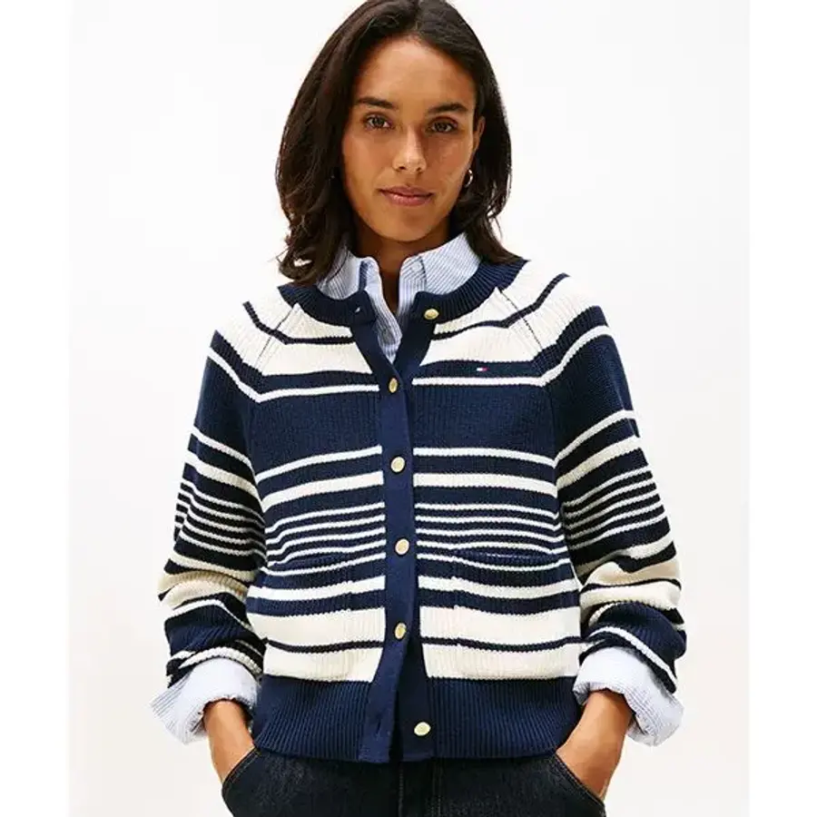 타미힐피거 TOMMY HILFIGER 코튼 스티치 크루넥 가디건 T22G0KCD040WT10AA 366907이미지입니다. 누르면 해당 게시물로 새창이동합니다.