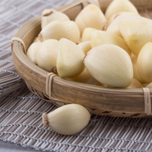 착한식탁 대서마늘 깐마늘 중 1kg