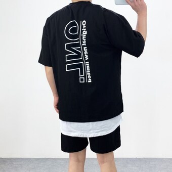 엠클로 <b>남자</b> <b>오버</b><b>핏</b> ONL 시그니처 레터링 프린팅 트임 바람막이 <b>반팔</b>티셔츠