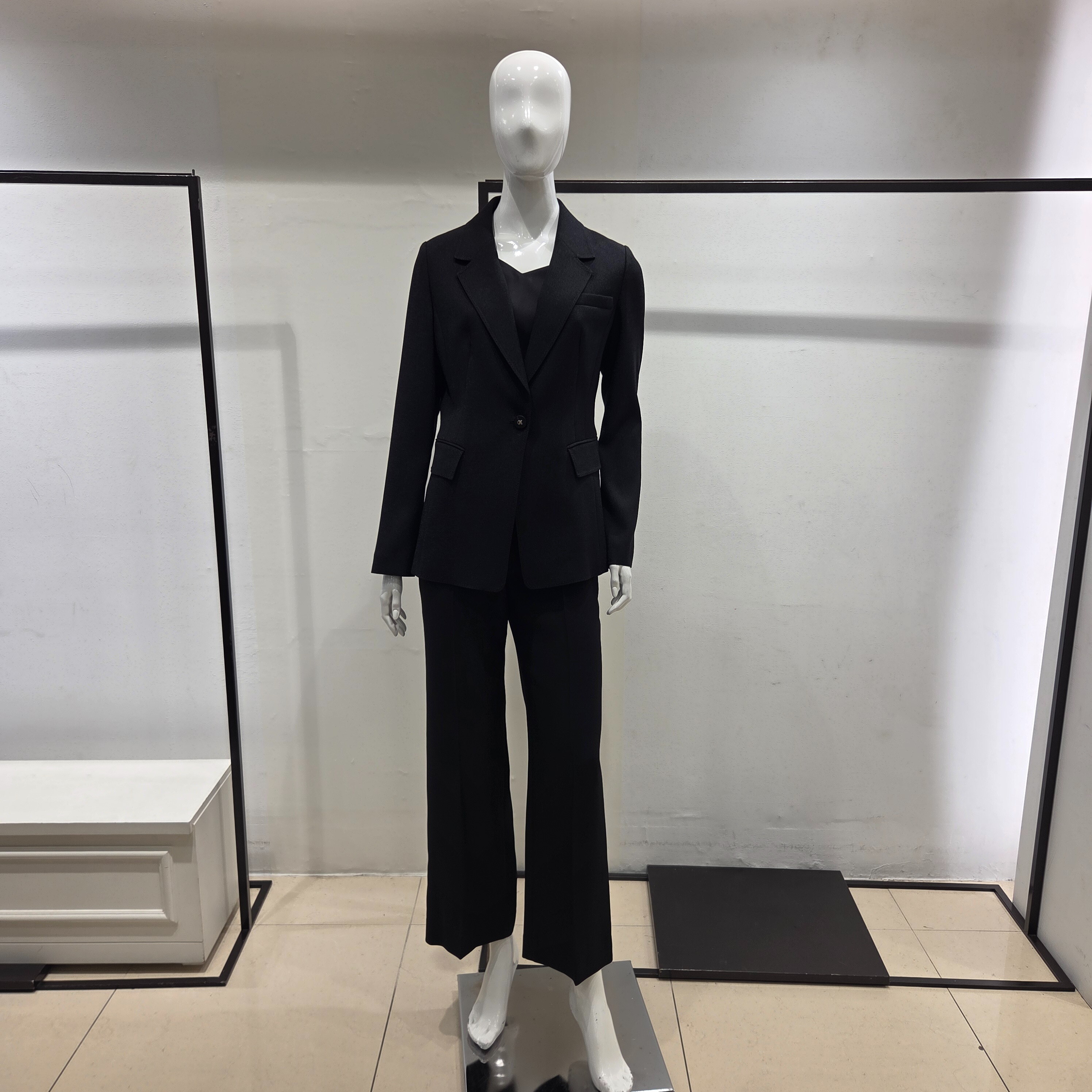 미니멈 베이직 카라 자켓 MZBGWJ3970BKA_BP