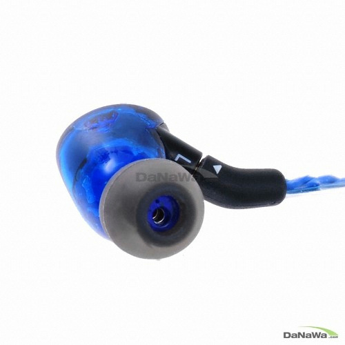 ������ UE 900