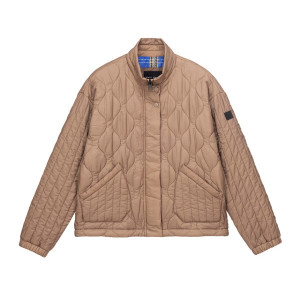 힐크릭 웨이브퀼팅 패딩 점퍼 1HCJKW2507DE이미지입니다. 누르면 해당 게시물로 새창이동합니다.