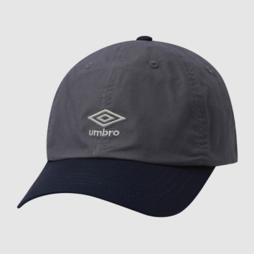 엄브로 O 투톤 에센셜 볼캡 차콜 UQ123CCP21MCH 930838