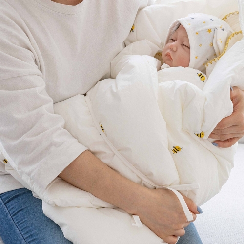 롤베이비 사각사각 겉싸개 신생아 출산선물 아기 유아 겉싸개 문앤스타화이트이미지입니다. 누르면 해당 게시물로 새창이동합니다.