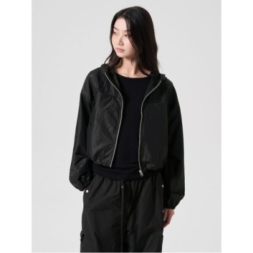  에잇세컨즈 광택 후드 아우터 블랙 324839PY25