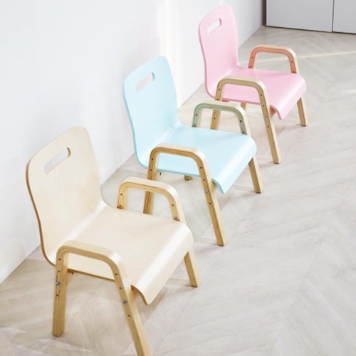 일루일루 프로스 높이조절 어린이 의자이미지입니다. 누르면 해당 게시물로 새창이동합니다.