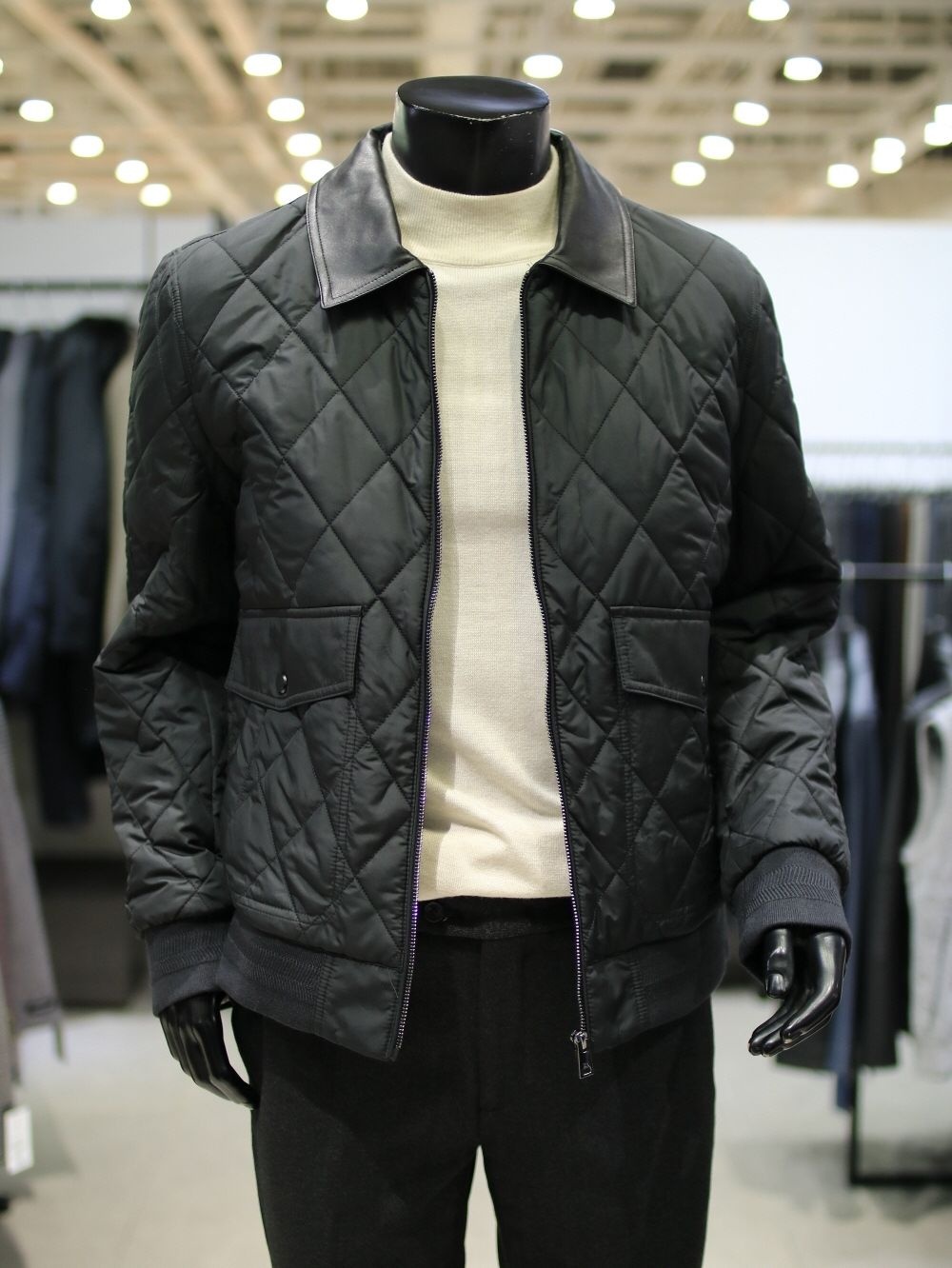 바쏘옴므 경량 패딩 램스킨 카라 퀼팅 THINSULATE 숏퍼 20WSZ5UA01A20