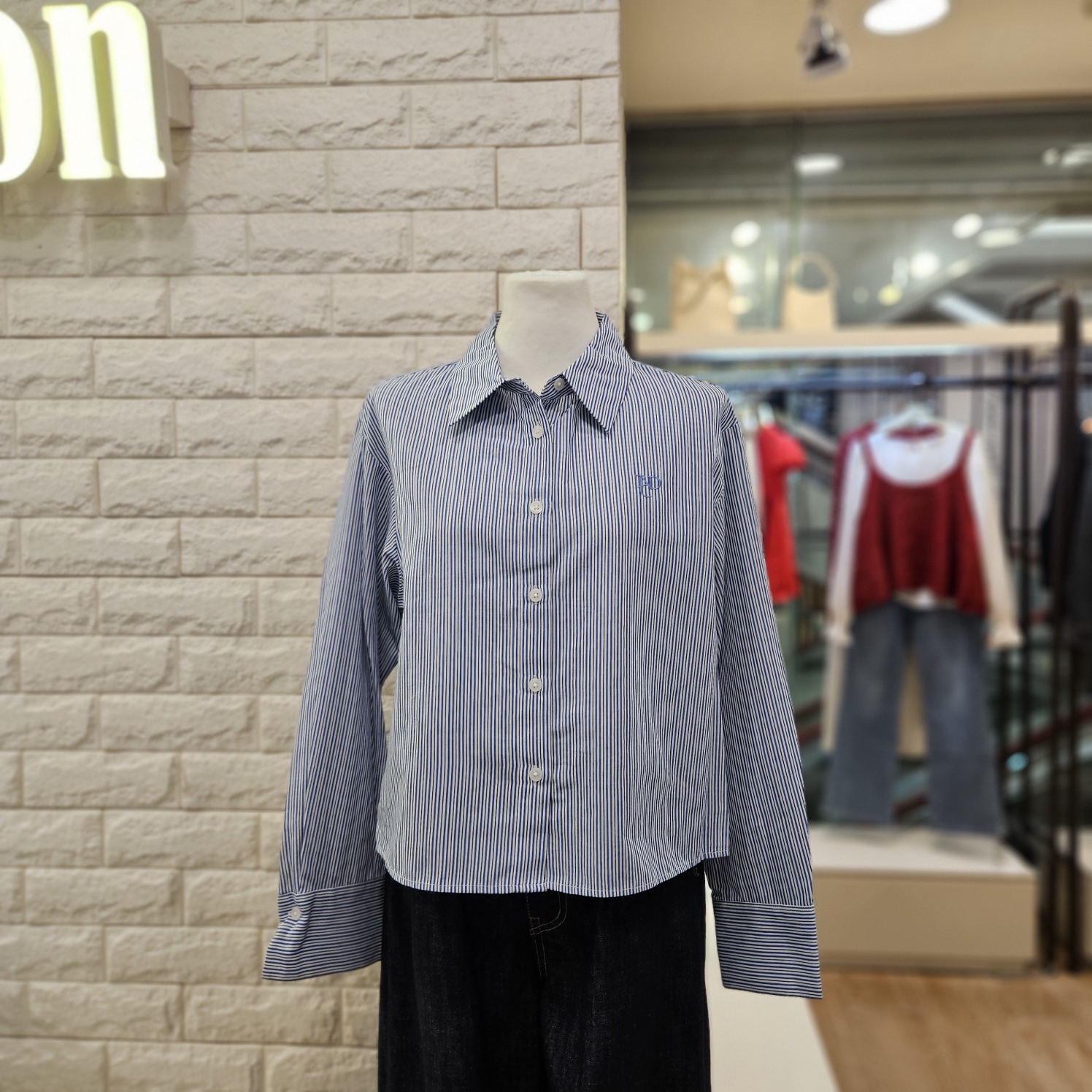 에센셜 트렌드컬렉션 크롭핏 셔츠 TRBW259V2_이미지