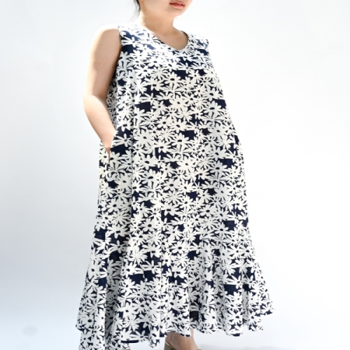 밑단 프릴 민소매 원피스 590574