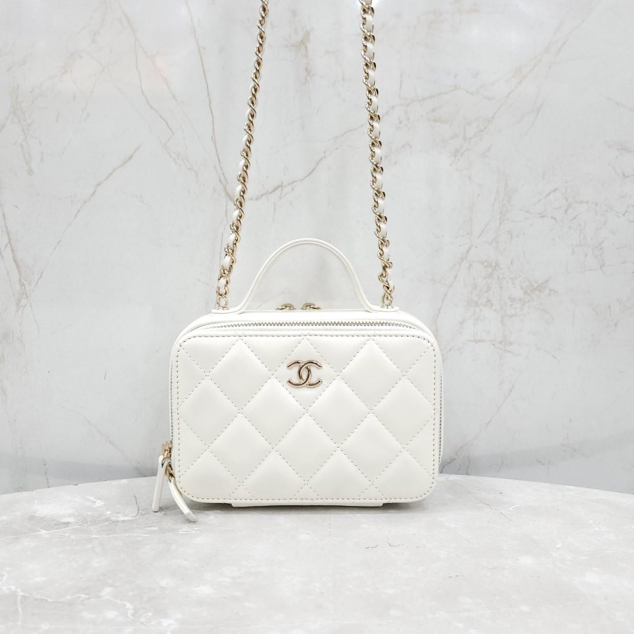 샤넬 화이트 탑핸들 베니티 코스메틱백 AP2920