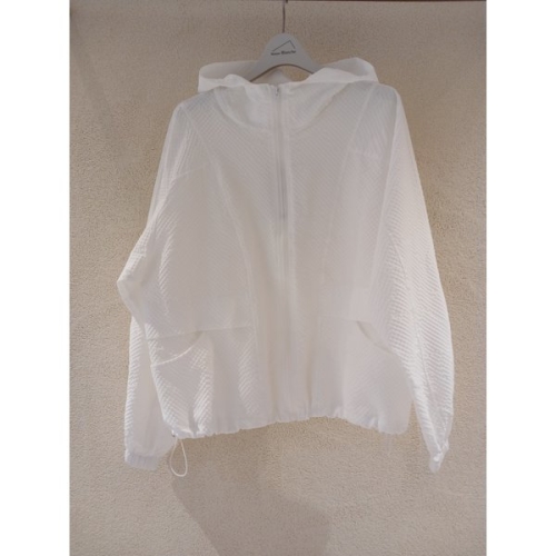 메종블랑쉬 후드격자점퍼 M262JJP454이미지입니다. 누르면 해당 게시물로 새창이동합니다.