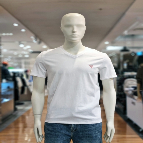 게스 공용 브이넥 미니 삼각 로고 기본 반팔 티셔츠_MO2K9002