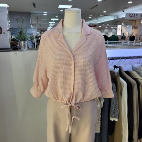 셀러허브 더스토아 DP01 엠보 끈 블라우스 T23tnd422l063