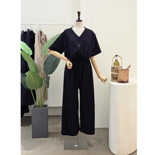 포커스 지퍼 클로징 스트링 점프슈트 24FM4D9PT5840이미지입니다. 누르면 해당 게시물로 새창이동합니다.