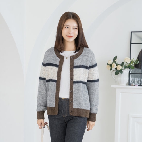 마담4060 엄마옷 코지배색니트가디건 중년여성 데일리 -ZCA2510006
