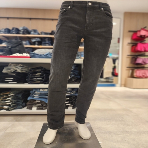 Ķ��Ŭ���� Calvin Klein Jeans ���� ���õ� ���� �ٵ� �귯�� û���� J326565