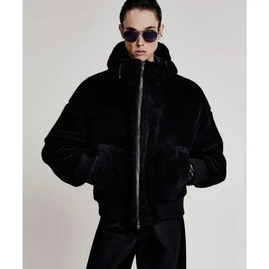 L엠오오 MOO D 스키퍼키 시어링 후드 점퍼 블랙 L4AO0043BK 3040021