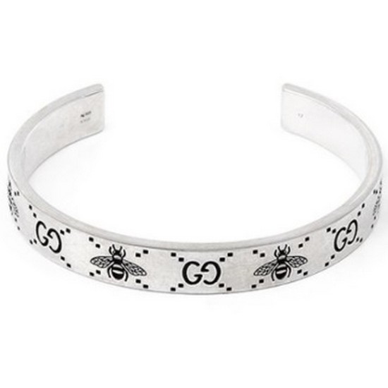 구찌 벌 GG 인그레이빙 뱅글 커프 9mm 실버 팔찌 728296 J8400 0728이미지입니다. 누르면 해당 게시물로 새창이동합니다.