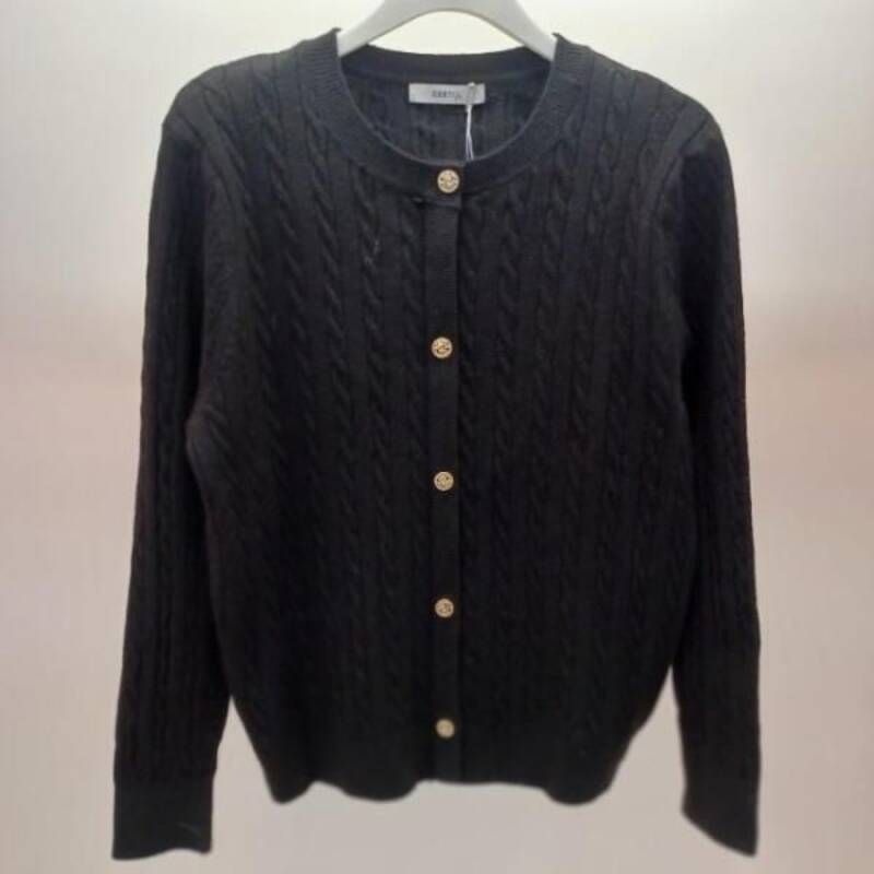 라티움 Destijl HC06 봄느낌 부드러운 금단추 꽈배기 라운드 깔끔한 니트티 D2613sw03B