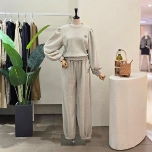 포커스 퍼프 맨투맨 조거 팬츠 세트 FW4J9ST5999
