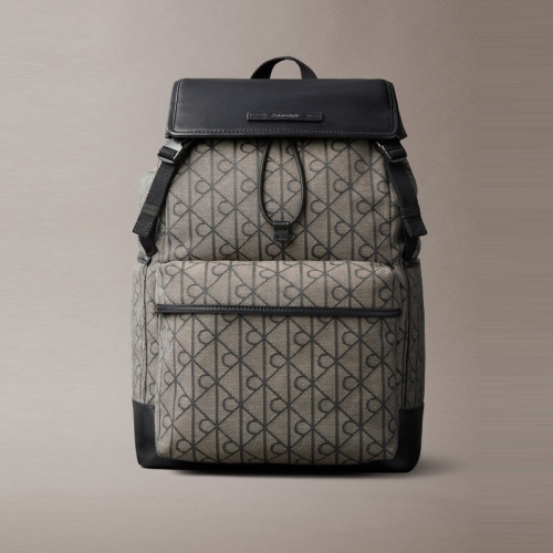 캘빈클라인진 남녀공용 엠블럼 자카드 AOP 플랩 백팩 4D3378G-7UL이미지입니다. 누르면 해당 게시물로 새창이동합니다.