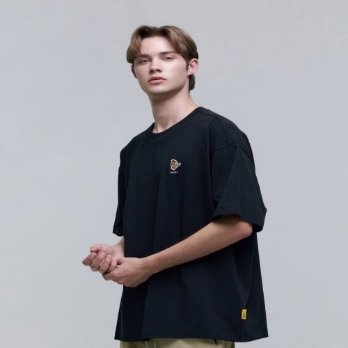 내셔널지오그래픽 N252UTS930 동물 와펜 세미오버핏 반팔 티셔츠 CARBON BLACK