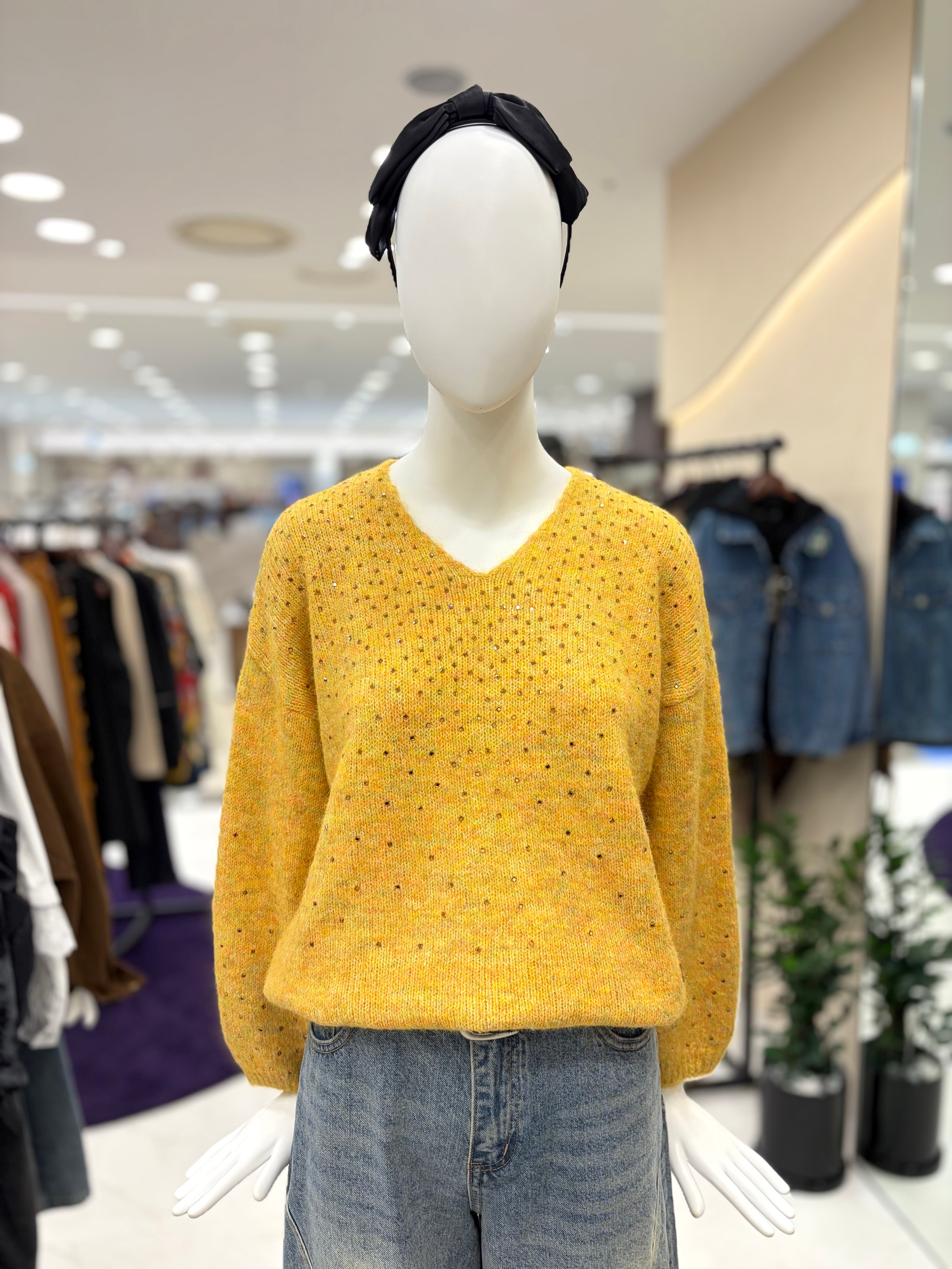 르니앤맥코이 세이브존01 브이넥 스팽글니트 MO01KN001FJY_이미지