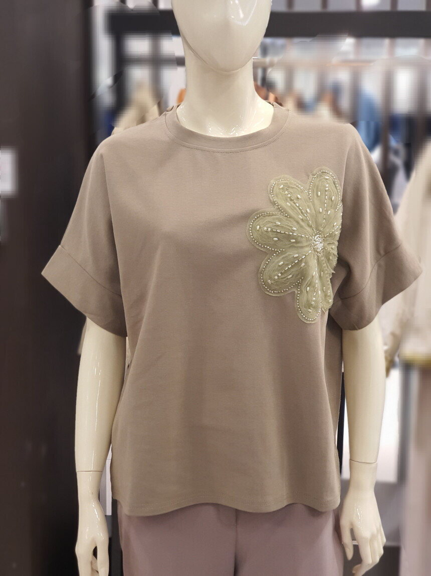 모스코나 플라워장식반팔티셔츠 MORA26470_ESC_이미지