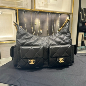 25C CC로고 포켓 맥시 호보백 블랙 금장 AS5302